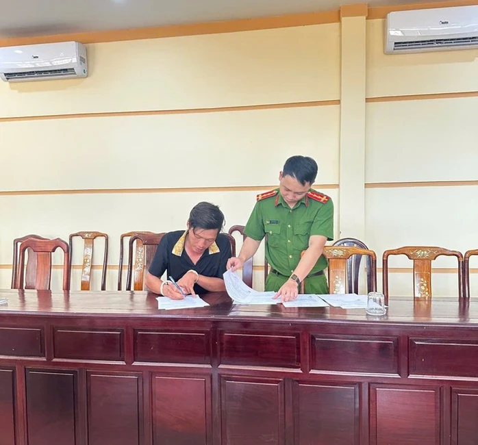 Bắt tạm giam 2 nhân viên công ty giao hàng nhanh để điều tra về hành vi “Tham ô tài sản”